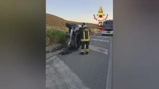 Incidente sulla 106, 2 feriti estratti dalle auto dai Vigili del Fuoco