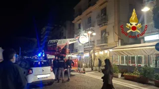 Crotone, esplosione in appartamento sul lungomare