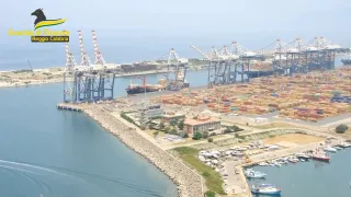 Sequestrati 150 kg di cocaina al porto di Gioia Tauro: erano nascosti in un container di banane