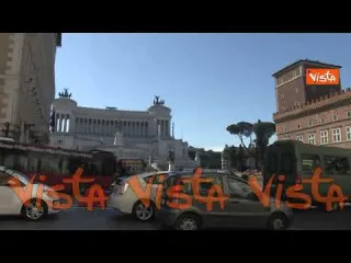 Torna la storica pedana del “pizzardone” in Piazza Venezia a Roma
