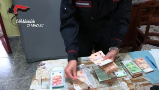 Estorsioni ad imprenditori durante il lockdown: arrestate tre persone nel Catanzarese (VIDEO)