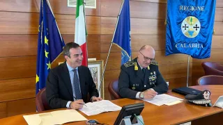 Sanità, firmato protocollo d'intesa Regione-GdF. Occhiuto: «Rush finale per accertare debito»