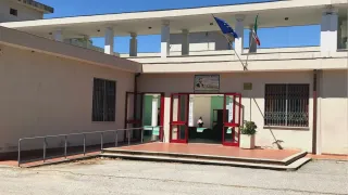 Minore pianifica aggressione a prof, la docente: «Non capisco motivo»