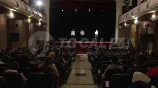 Educare giovanissimi studenti all'impegno civile con il teatro