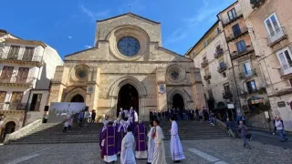 Cosenza saluta il suo arcivescovo, celebrati oggi i funerali di monsignor Nolè