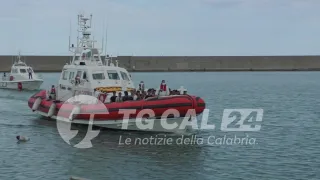 Sbarco di 95 persone al porto di Crotone: tanti i minori a bordo
