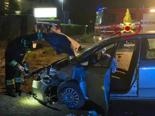 Incidente stradale sulla ss 106 a Crotone: due feriti