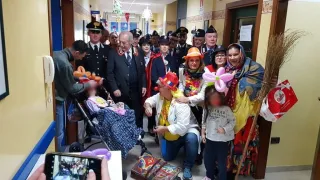 All'ospedale di Polistena è arrivata la befana dei Carabinieri con dolci e regali per i bimbi ricoverati