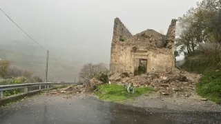 Maltempo: a Lattarico crollata la facciata della chiesa della Madonna del Pettoruto