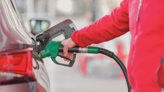 Calabria, corsa al carburante: distributori presi d’assalto e lunghe code. A Cosenza, scorte esaurite