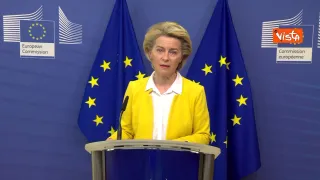 Vaccini, Von der Leyen: «Raggiunto accordo con Pfizer per 50 milioni di dosi aggiuntive» (VIDEO)