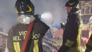Rogo nella baraccopoli di Schiavonea, quattro migranti feriti