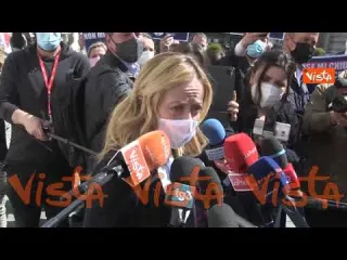 Flashmob di Meloni a Chigi: “Assurdo chiedere a italiani di pagare debiti. Serve pace fiscale”