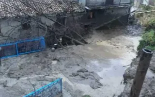 Rota Greca, smottamento minaccia le case: evacuate 50 persone (Foto)