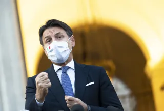 Coronavirus, nuove regole deliberate dal Governo: obbligo di mascherine all'aperto e proroga dello stato d'emergenza (VIDEO)