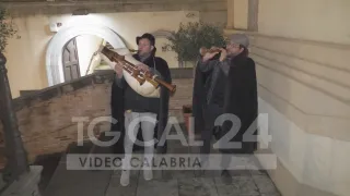 VIDEO | "La notte piccante": i suoni e le atmosfere natalizie rivivono grazie alla zampogna e alla pipita