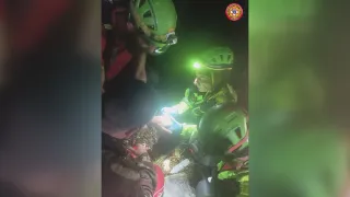 Un masso gli schiaccia la mano e rimane ferito durante un'escursione: salvato 41enne