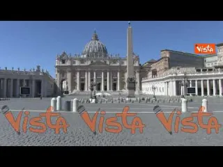 Le campane suonano per Pasqua in una Piazza San Pietro deserta