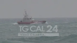 Tragedia migranti: la telefonata tra la Guardia di finanza e la Guardia costiera poco prima del naufragio