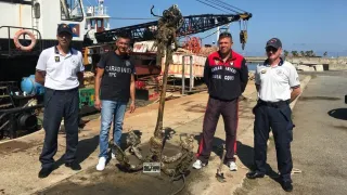 Ritrovata un'ancora della seconda metà dell'800 nel porto di Vibo Marina