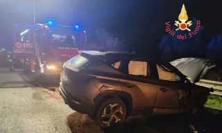 Catanzaro, auto si ribalta: ferito il conducente
