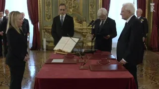 Giorgia Meloni è ufficialmente presidente del Consiglio: il giuramento davanti al capo dello Stato (VIDEO)