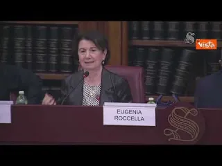 Violenza donne, Roccella: "Uomini siano protagonisti del cambiamento"