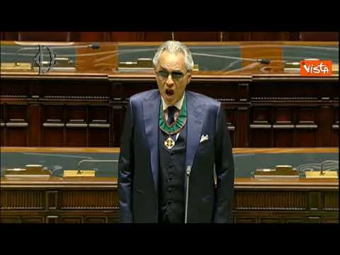 La standing ovation per Bocelli che canta "Nessun dorma" alla Camera