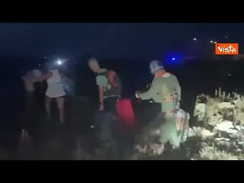 Incendi Sicilia, il salvataggio di 15 persone a San Vito Lo Capo con l'elicottero dell'Aeronautica