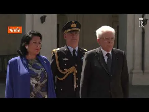 La Presidente della Georgia Zourabichvili accolta dal picchetto d'onore al Quirinale, le immagini