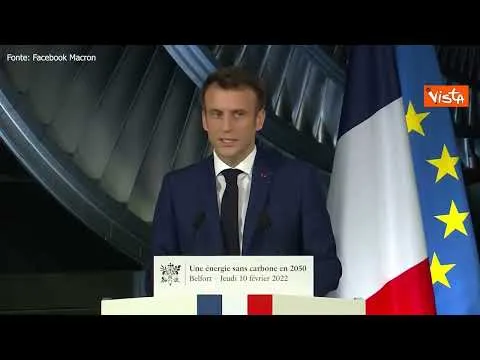 Macron presenta piano per 6 reattori e 50 parchi eolici: "Primo Paese non dipendente da fossili"