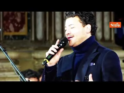 Gli auguri di Natale della Polizia sulle note di White Christmas del tenore Vittorio Grigolo