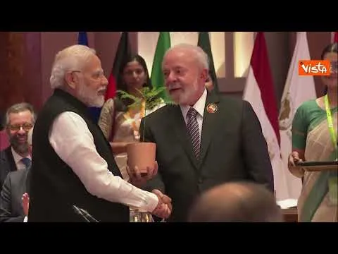 G20 in India, Lula regala una pianta a Modi