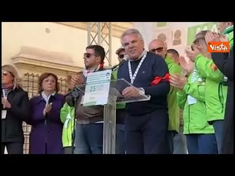Manovra, Sbarra: "Non accettiamo lezioni da Cgil e Uil, non rimpiangiamo ideologia '900"