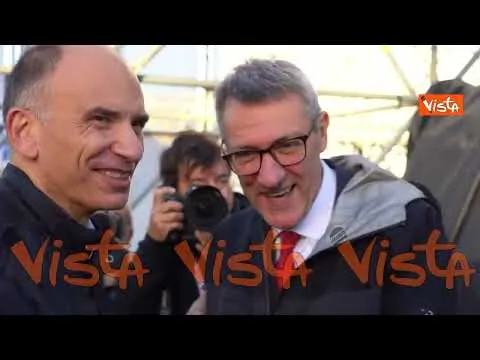 Manifestazione per la Pace, l’abbraccio tra Letta e Landini dopo le contestazioni al leader del Pd