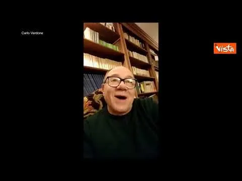 Carlo Verdone racconta gli esilaranti messaggi d'auguri ricevuti per Natale