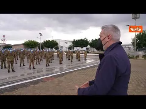 Guerini porta gli auguri ai militari italiani in Libano: "Italia vi è grata"