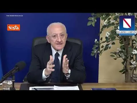 De Luca: "Secondo le previsioni in Italia a metà gennaio 6mila non vaccinati saranno ricoverati"