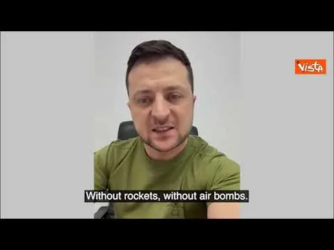 Zelensky : "Occidente ci aiuti altrimenti ci uccidono lentamente"