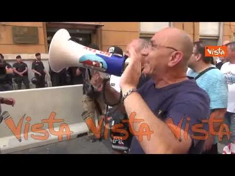 Stop Reddito di Cittadinanza, ecco il corteo a Napoli
