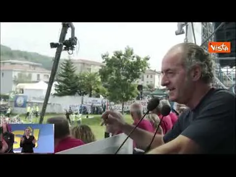 Zaia a Pontida con bandierone San Marco: "Leone è sempre più incazzato"