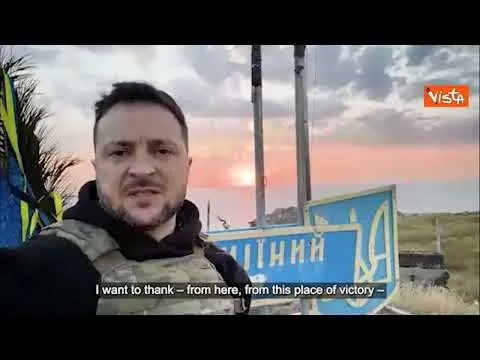 500 giorni di guerra in Ucraina, Zelensky sull'isola dei serpenti