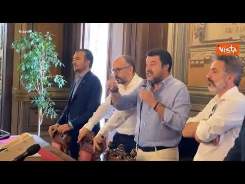 Salvini: "Mondo è cambiato, io sto dalla parte degli operai e della pace e sinistra parla di armi"