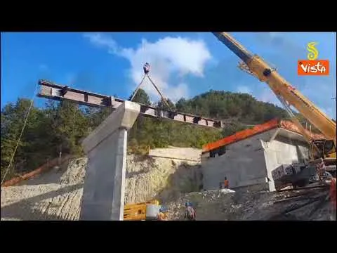 SS452 della Contessa a Gubbio, ecco le operazioni di varo delle travi del nuovo viadotto di Anas