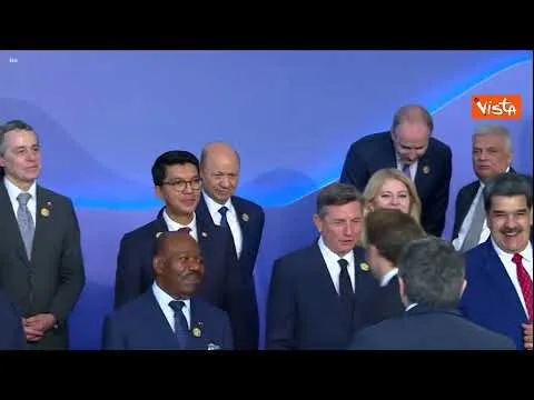 Cop 27, foto di gruppo per i leader. Meloni parla con la premier finlandese Marin