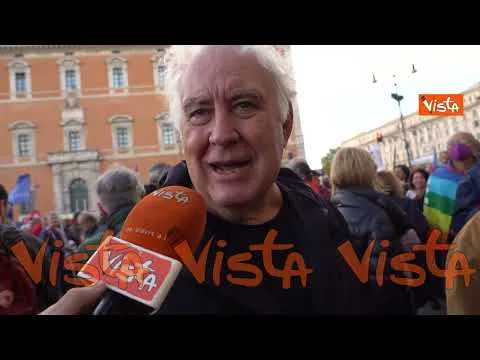 Santoro: “La maggioranza degli italiani vuole la pace e vuole lo stop all’invio di armi”