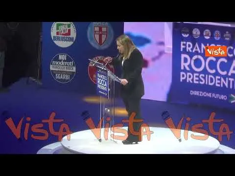 Meloni: "Non è consentito che le Ong facciano da 'traghetto'"