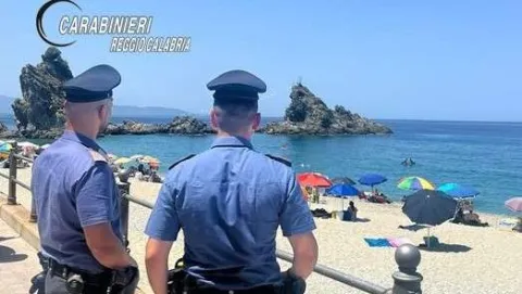 Palmi, due bambine travolte dalla corrente marina: salvate dai Carabinieri