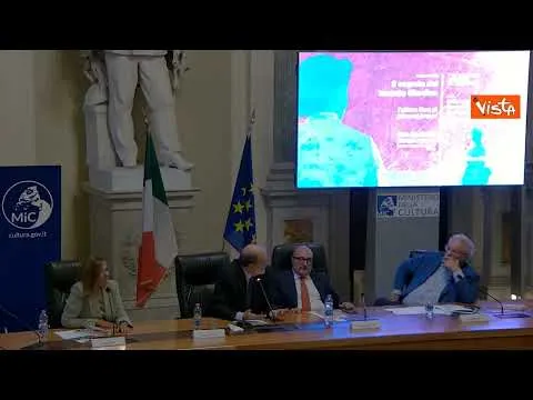 Giovanni Grasso durante presentazione suo libro: Mai avremmo pensato di tornare a guerra di trincea