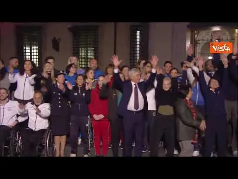 Violenza su donne, 50 atleti in posa a Palazzo Chigi testimonial del 1522, numero anti-stalking